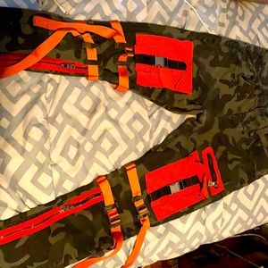 army fatigue jeans with orange pockets very good